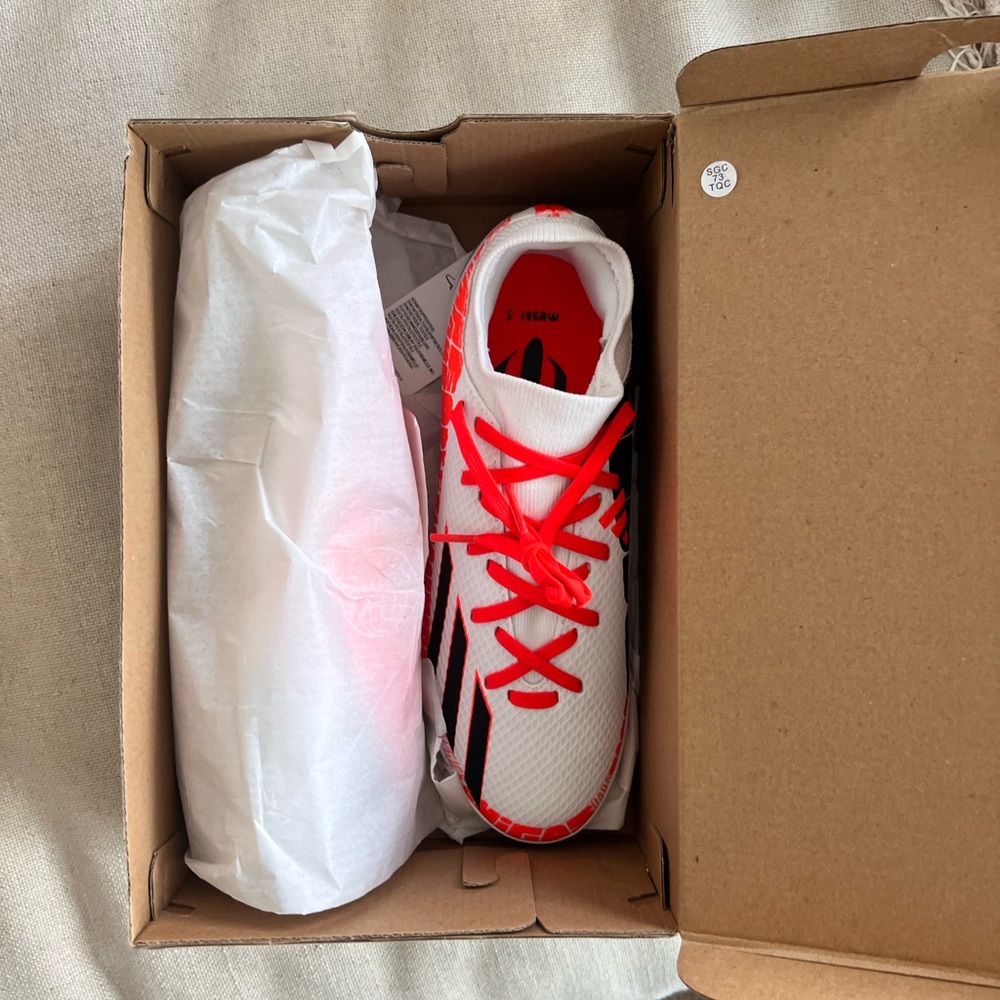 Adidas Kids indoor soccer shoes xspeedportal Messi 3 in J
